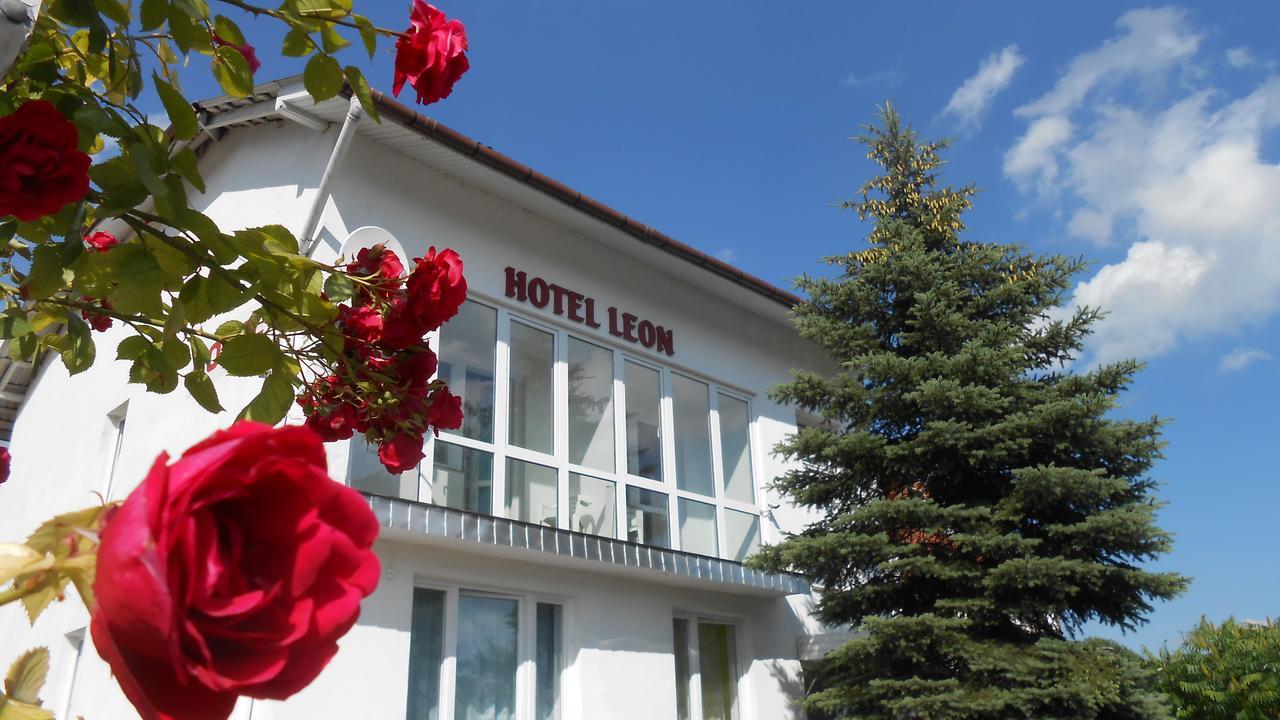 Hotel Leon Biala Podlaska Bagian luar foto